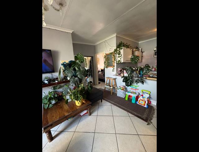 2 BEDROOM APARTMENT RENTED IN WEST BEACH